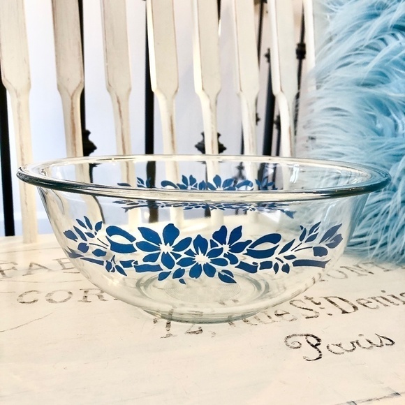 Pyrex Bowls, Vintage, Blue Ribbon, Set of 2, Very Nice Condition - Picture 6 of 10